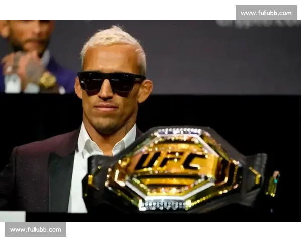 托普里亚 2 分 32 秒弑神！UFC 轻量级王座易主，奥利维拉王朝彻底终结