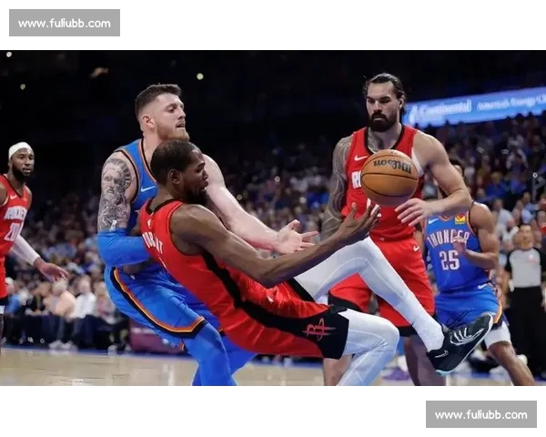 NBA季后赛争议判罚：关键瞬间如何影响比赛？_20260526125404